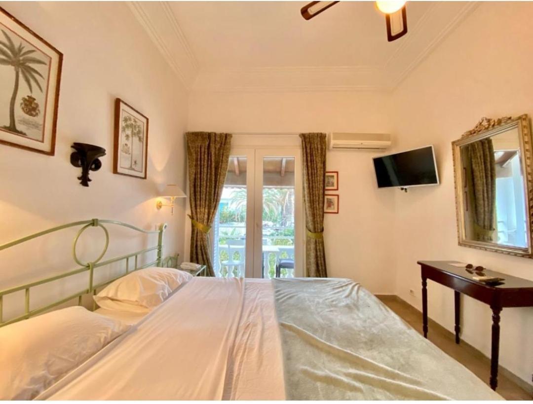 Plaza Corniche Hotel La Marsa Bagian luar foto
