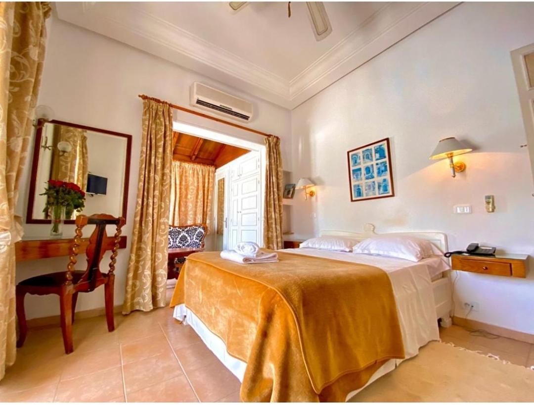 Plaza Corniche Hotel La Marsa Bagian luar foto